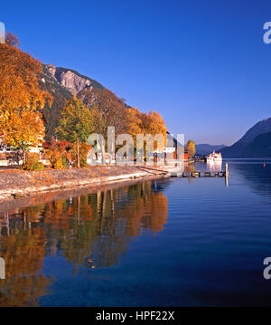 Pertisau villaggio in autunno, Achensee, Tirolo, Austria. Foto Stock