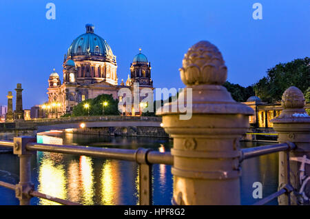 Berliner Dom e il fiume Sprea.Berlino. Germania Foto Stock