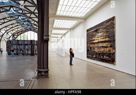 Hamburger Bahnhof. Invalindenstr, 50. La foto a destra di Anselm Kiefer.Berlino. Germania Foto Stock