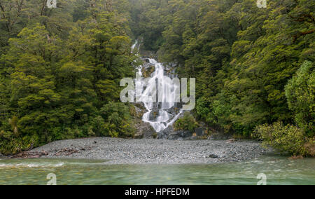 Cascata, Haast Pass, West Coast, a Southland, Nuova Zelanda Foto Stock