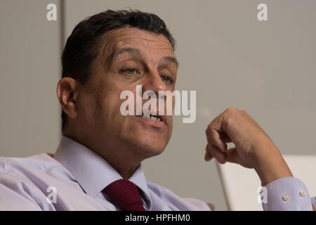 FILE DI FOTO, Parigi, Francia, 9 marzo, 2016, Xavier Beulin nel suo ufficio a Avril Groupe HQ rispondendo a una giornalista di domande. Xavier Beulin morì per un attacco di cuore. . Credito: Laurent Poinet/Alamy Live News Foto Stock