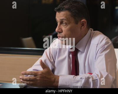 FILE DI FOTO, Parigi, Francia, 9 marzo, 2016, Xavier Beulin nel suo ufficio a Avril Groupe HQ rispondendo a una giornalista di domande. Xavier Beulin morì per un attacco di cuore. . Credito: Laurent Poinet/Alamy Live News Foto Stock