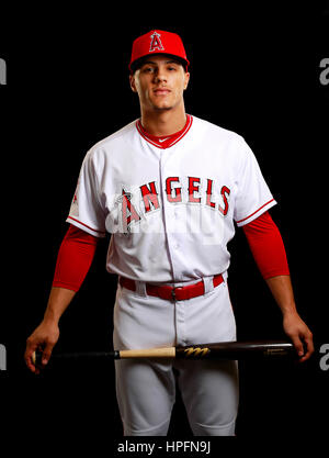 Tempe, AZ, Stati Uniti d'America. Il 21 febbraio, 2017. TEMPE, AZ - FEB. 21, 2017 - Los Angeles gli angeli di Anaheim outfielder Michael Hermosillo. Credito: K.C. Alfred/San Diego Union-Tribune/ZUMA filo/Alamy Live News Foto Stock