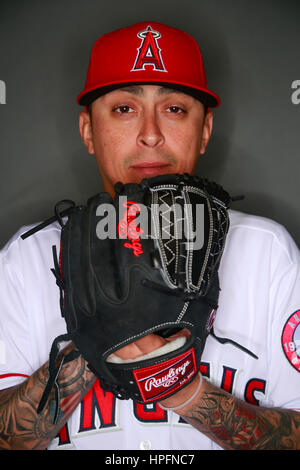 Tempe, AZ, Stati Uniti d'America. Il 21 febbraio, 2017. TEMPE, AZ - FEB. 21, 2017 - Los Angeles gli angeli di Anaheim pitcher Jesse Chavez. Credito: K.C. Alfred/San Diego Union-Tribune/ZUMA filo/Alamy Live News Foto Stock