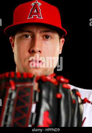 Tempe, AZ, Stati Uniti d'America. Il 21 febbraio, 2017. TEMPE, AZ - FEB. 21, 2017 - Los Angeles gli angeli di Anaheim lanciatore Tyler Skaggs. Credito: K.C. Alfred/San Diego Union-Tribune/ZUMA filo/Alamy Live News Foto Stock