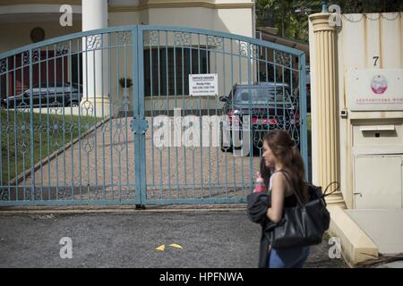 Kuala Lumpur, Malesia. Il 22 febbraio, 2017. Vista generale della Corea del Nord ambasciata a Kuala Lumpur, Malesia.22 Febbraio 2017Corea del Nord Ambasciata di diffondere un comunicato stampa lettera ai media al di fuori del Nord Corea ambasciata a Kuala Lumpur, Malesia.Corea del Nord Ambasciata negare circa il risultato di indagine da parte della polizia malese. Credito: Chris Jung/ZUMA filo/Alamy Live News Foto Stock