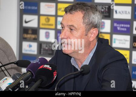 Aprile 30, 2015: Mircea Rednic il coach del Petrolul Ploiesti presso la conferenza stampa al termine della Liga I Romania partita di calcio tra FC Petrolul Ploiesti ROU e AFC Astra Giurgiu ROU a 'Ilie Oana' Stadium, Ploiesti, Tulcea, Romania ROU. Foto: Catalin Soare Foto Stock