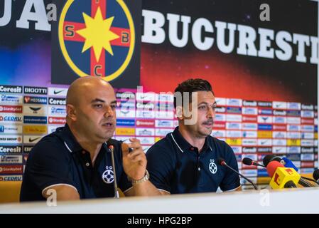 Luglio 11, 2015: Mirel Radoi pullman di FCSB presso la conferenza stampa al termine del Soccer Liga Profesionista de Fotbal Romania LPF - FC Steaua Bucarest vs FC Petrolul Ploiesti a livello nazionale Arena, Bucarest, Romania ROU. Foto: Catalin Soare Foto Stock