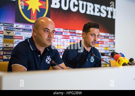 Luglio 11, 2015: Mirel Radoi pullman di FCSB presso la conferenza stampa al termine del Soccer Liga Profesionista de Fotbal Romania LPF - FC Steaua Bucarest vs FC Petrolul Ploiesti a livello nazionale Arena, Bucarest, Romania ROU. Foto: Catalin Soare Foto Stock