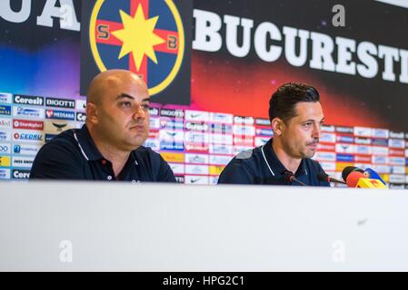 Luglio 11, 2015: Mirel Radoi pullman di FCSB presso la conferenza stampa al termine del Soccer Liga Profesionista de Fotbal Romania LPF - FC Steaua Bucarest vs FC Petrolul Ploiesti a livello nazionale Arena, Bucarest, Romania ROU. Foto: Catalin Soare Foto Stock