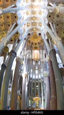 Interno della Basilica della Sagrada Familia di Barcellona, Spagna Foto Stock