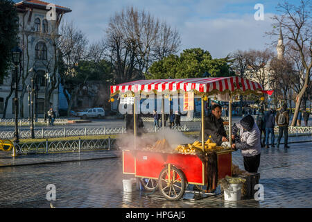 Mercato di Istanbul e venditori ambulanti Foto Stock