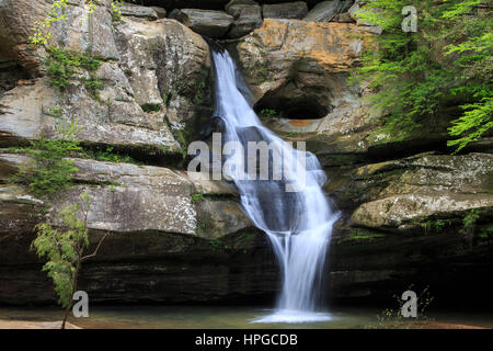 Le cascate Inferiori a Old Man's Cave, Hocking Hills State Park, Ohio. Foto Stock