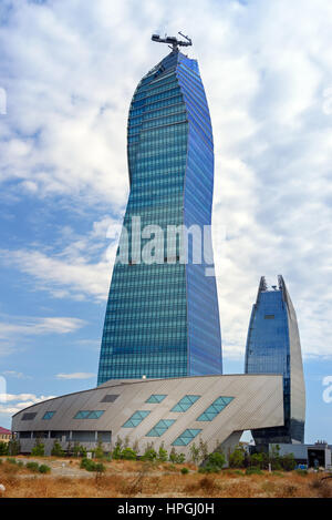 Baku in Azerbaijan - Settembre 11, 2016: Socar Tower è il più alto edificio in Azerbaigian. Altezza 209 m Foto Stock