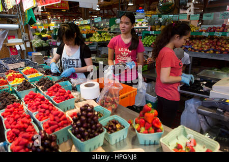 Alimenti biologici mercato su Granville Island, Vancouver Foto Stock