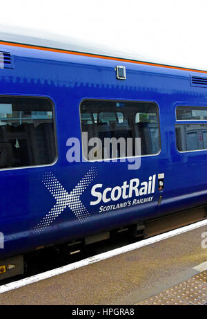 Logo ScotRail su British Rail Class 158 Express Sprinter diesel multiple unit. Kyle of Lochalsh stazione, Ross and Cromarty, Scotland, Regno Unito Foto Stock