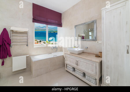 Bagno Mediterraneo interno in color sabbia Foto Stock