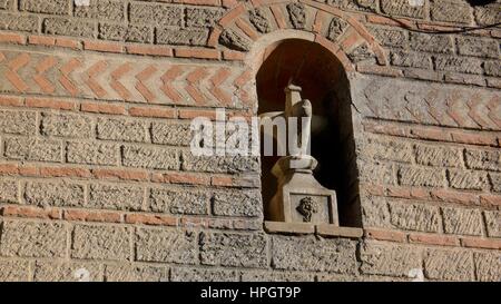 Dettagli architettonici di apertura arcuata a Cite de Carcassonne, Carcassonne, a sud ovest della Francia Foto Stock