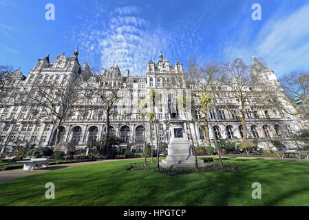 Royal Horseguards Hotel, Whitehall Court a Londra, Regno Unito, situato sulla Victoria Embankment. Gestito da Guoman Hotels, filiale di Thistle Hotels Foto Stock