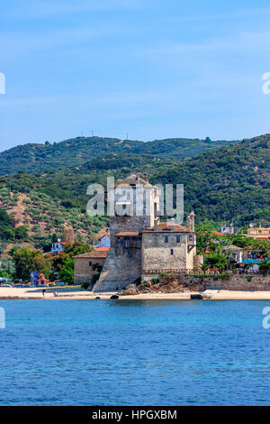 Bella vista sul mare di Torre Phospfori in Ouranopolis, Penisola di Athos, Monte Athos, Calcidica, Grecia Foto Stock