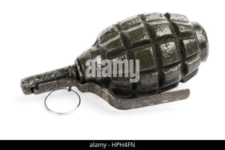 Vecchio Hand Grenade. Arma dei terroristi. Isolato su sfondo bianco Foto Stock