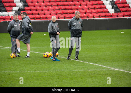 Manager, David Moyes e il suo staff di coaching presso lo stadio di luce,Sunderland prima libera aperta la sessione di formazione di fronte ai fans Foto Stock