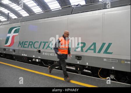 Treno di Polo Mercitalia, raggruppamento delle FS italiana società del gruppo operanti nel settore del trasporto merci e logistica Foto Stock