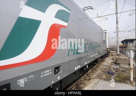 Treno di Polo Mercitalia, raggruppamento delle FS italiana società del gruppo operanti nel settore del trasporto merci e logistica Foto Stock