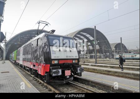 Treno di Polo Mercitalia, raggruppamento delle FS italiana società del gruppo operanti nel settore del trasporto merci e logistica Foto Stock