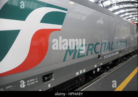 Treno di Polo Mercitalia, raggruppamento delle FS italiana società del gruppo operanti nel settore del trasporto merci e logistica Foto Stock