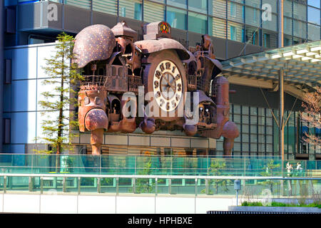 NTV Grande Orologio disegnato da Hayao Miyazaki nel Shiodome Tokyo Giappone Foto Stock