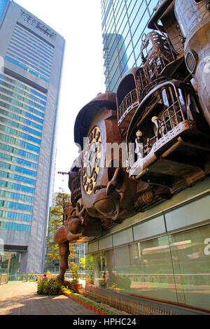 NTV Grande Orologio disegnato da Hayao Miyazaki nel Shiodome Tokyo Giappone Foto Stock