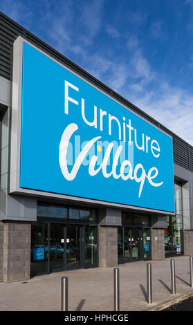 Il villaggio di mobili store esterno, a Roaring Meg retails park, Stevenage Foto Stock