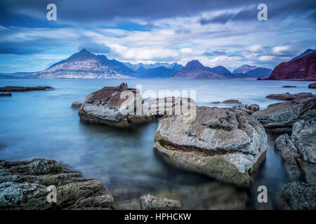 Elgol villaggio sulle rive di Loch Scavaig verso la fine della penisola Strathaird nell'Isola di Skye,nelle Highlands scozzesi Foto Stock