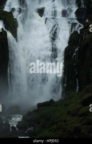 Le Cascate di Iguassù, cascate di Iguazú, Iguassu Falls, o Iguaçu Falls. Viaggi e turismo: spectaular viste. Foto Stock