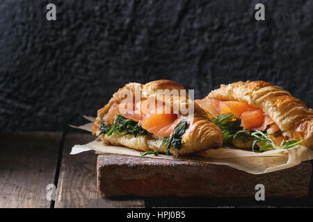 Due croissant con salmone Foto Stock