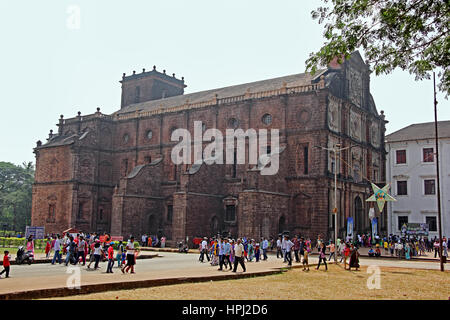 Goa, India: la storica Basilica del Bom Jesus nel vecchio Goa, India, un sito Patrimonio Mondiale dell'UNESCO dove riposano i resti mortali di San Francesco Saverio è mantenuta Foto Stock