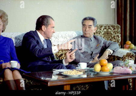 Il presidente Richard Nixon con il Premier cinese Chou-Enlai durante il suo 1972 Visita in Cina. Foto: Casa Bianca Gazzetta Foto Stock