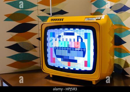 Il vecchio colore Philips CRT televisione a partire dagli anni sessanta. Foto Stock