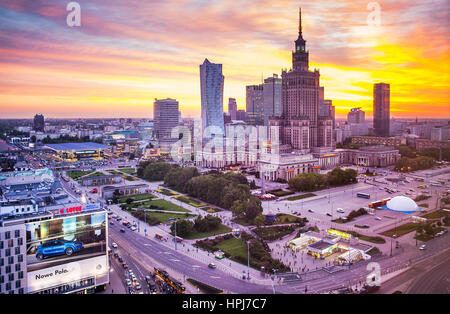 Grattacieli e il Palazzo della Cultura e della scienza, nel centro di Varsavia, Polonia Foto Stock