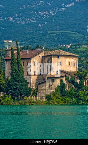 Italia Trentino Alto Adige Calavino Toblino il lago e il Castello Foto Stock