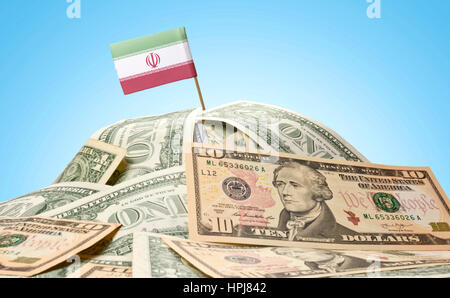 La bandiera nazionale di Iran bloccata in un mucchio di dollari americani.(serie) Foto Stock