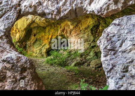 Si entra nella grotta, con magici colori Foto Stock