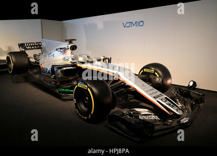 Il Sahara Force India F1 VJM10 durante la Force India 2017 Lancio auto a Silverstone, Towcester. Foto Stock