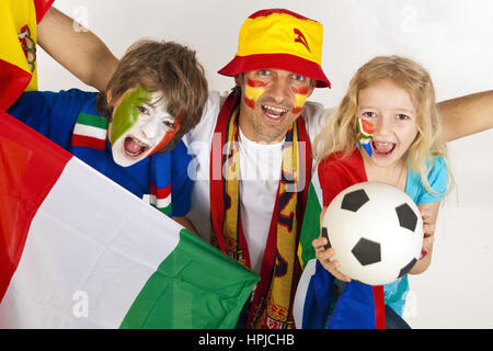 Modello rilasciato , Fussballfans, Fussball-WM - soccer fans Foto Stock