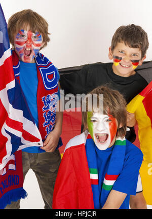 Modello rilasciato , Fussballfans, Fussball-WM - soccer fans Foto Stock