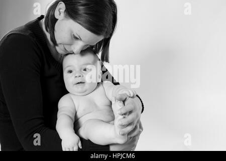 Modello rilasciato , Mutter mit Baby - Madre con bambino Foto Stock