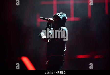 Skepta esibirsi sul palco a Brit Awards all'O2 Arena, Londra. Foto Stock