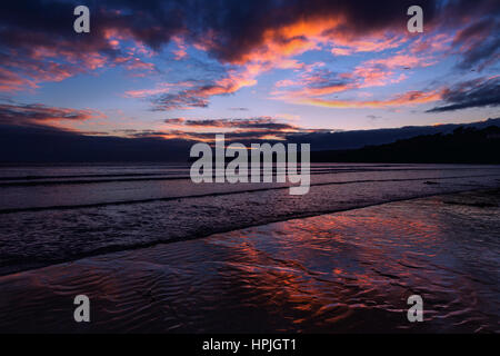 La vista al tramonto sulla spiaggia di Tramore Foto Stock