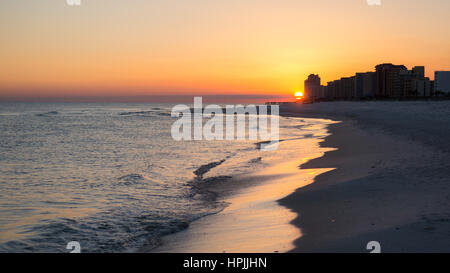 Il tramonto visto da Okala spiaggia nei pressi di Pensacola, FL. Foto Stock